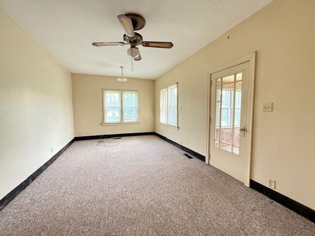 Foto del edificio - BELLVILLE - 2 Bedroom, Move-In Ready!