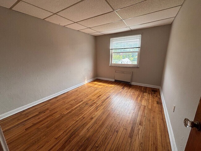 Building Photo - 596 Lowell Ave