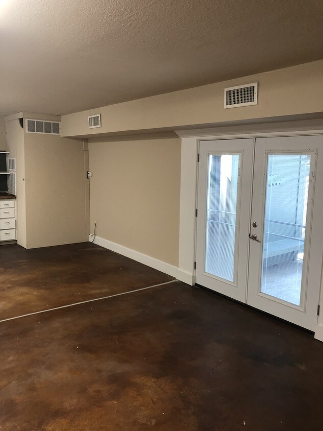 Foto principal - 316 W Lockeford St
