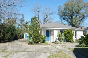 Building Photo - 4839 Ventura Ln