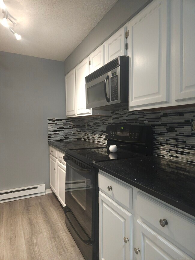 Building Photo - 1492 North Ave