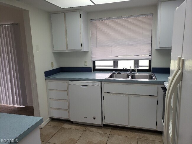 Foto del edificio - 1024 SE 25th Terrace