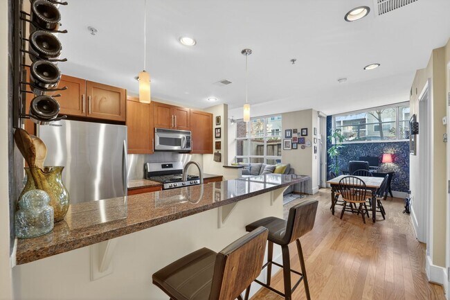 Foto del edificio - Spacious & Modern 1br Steps on U St Corridor!