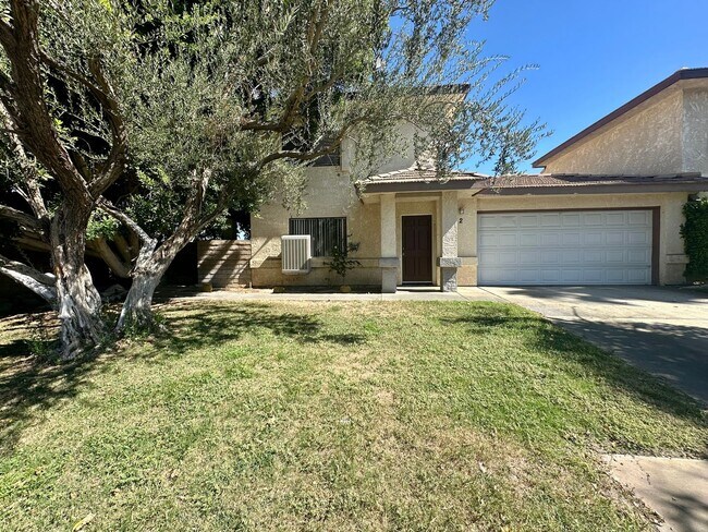Building Photo - AVAILABLE NOW!! 2 BEDROOM 2.5 BATHROOM TWO...
