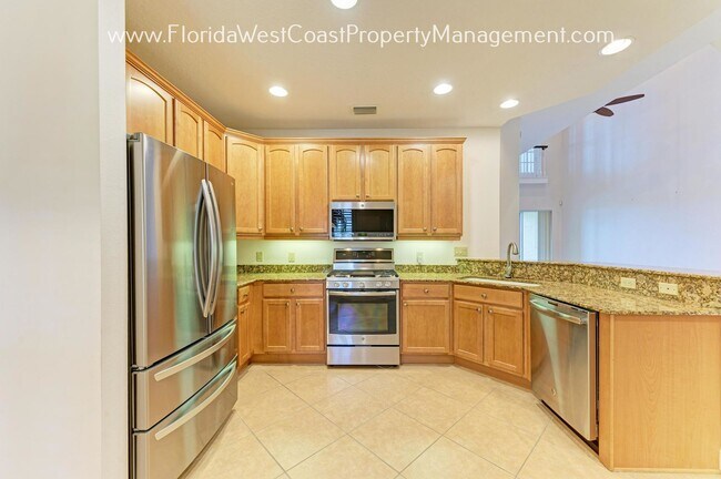 Building Photo - OUTSTANDING SPACIOUS TOWNHOME WITHIN MIRAM...