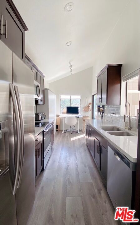 Building Photo - 111 Lakepines