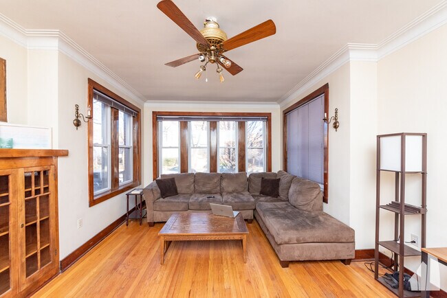 Foto del edificio - 3614 N Greenview Ave
