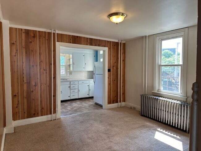 Building Photo - Welcome to our charming 2-bedroom, 1-bathr...