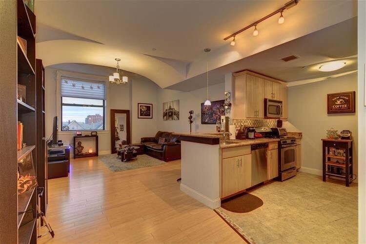 Archway architecture - 63 W 30th St