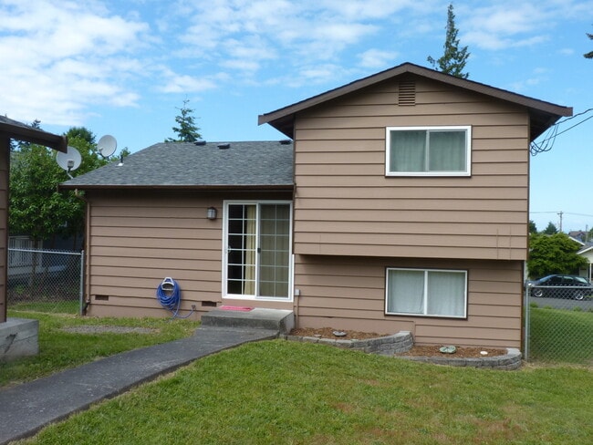 Building Photo - 1036 W 13th - 4 Bedroom with Mountain Views