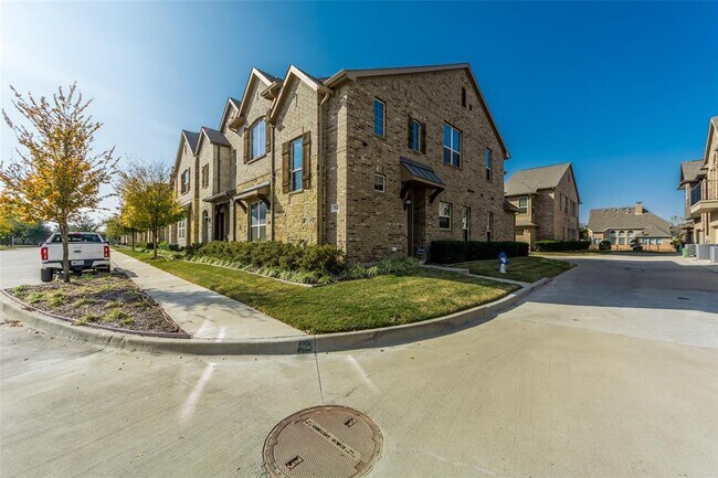 Building Photo - 914 Dartford Dr