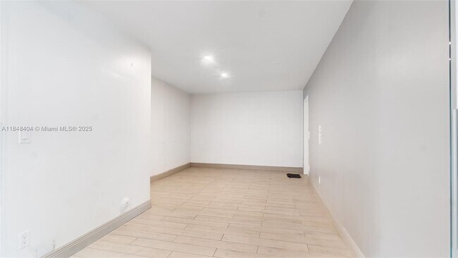 Foto del edificio - 909 Garnet Cir