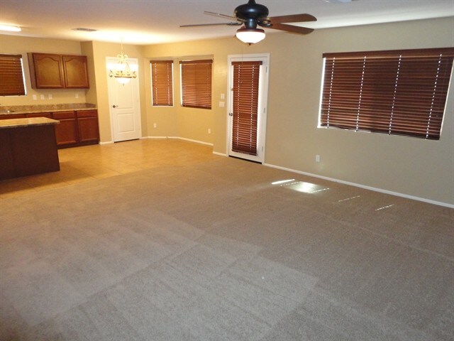 Building Photo - 433 E Penny Ln