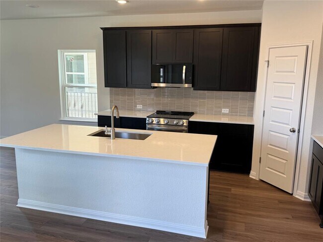 Foto del edificio - 5900 Whisper Crk Dr