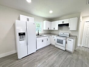 Building Photo - 579-581 Wood Ave