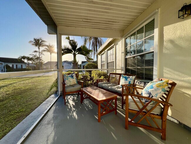 Foto del edificio - 7787 Ridgewood Dr