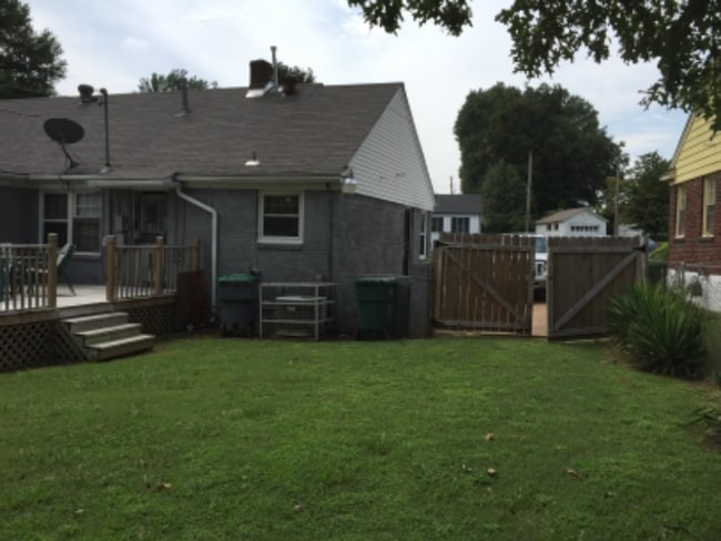 Building Photo - 709 E Frank Ave