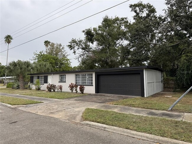 Building Photo - 4680 Royal Palm Ave