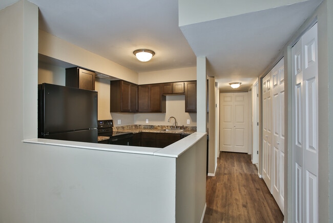 Building Photo - Upgraded Apartment- Just minutes from Drur...