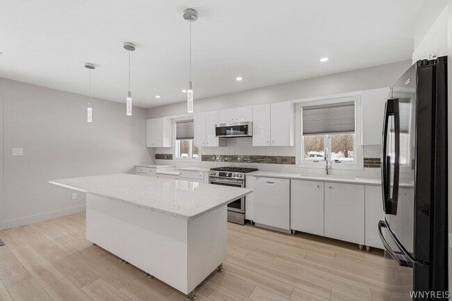 Building Photo - 855 Madison Ave