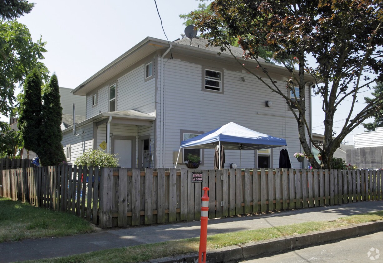 Building Photo - 4614 SE 67th Ave