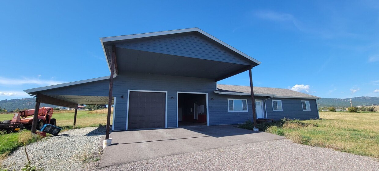 Primary Photo - Beautiful West Kalispell Home