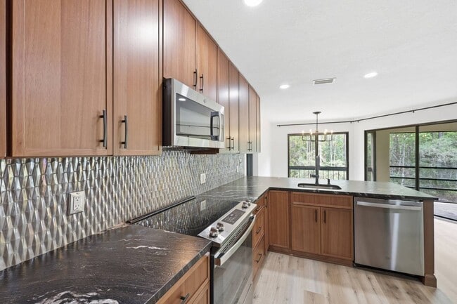 Foto del edificio - 8753 Como Lake Dr