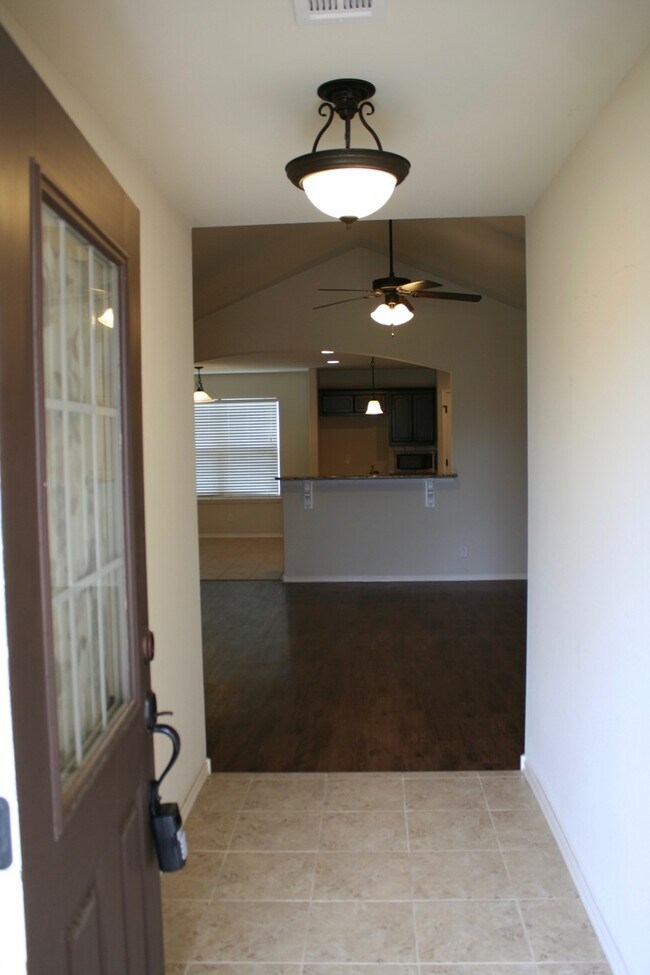 Building Photo - 3 Bed / 2 Bath in Owasso!