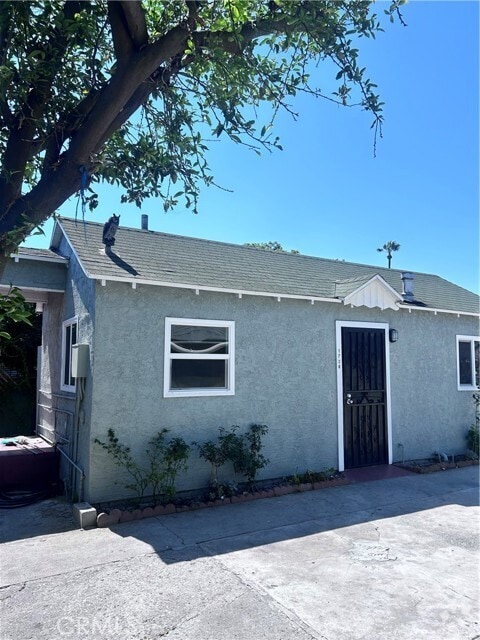 Building Photo - 1728 W 55th St