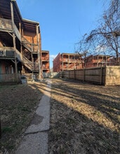 Building Photo - 905 Park St