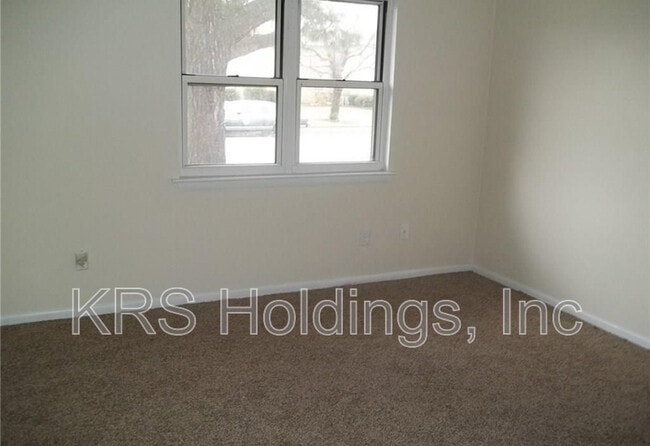 Building Photo - 873 S Club House Rd