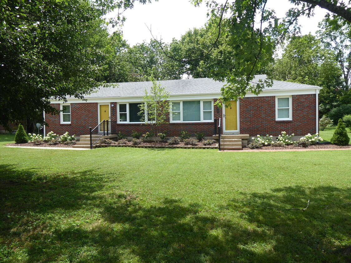 Primary Photo - 211 N Bigby Dr