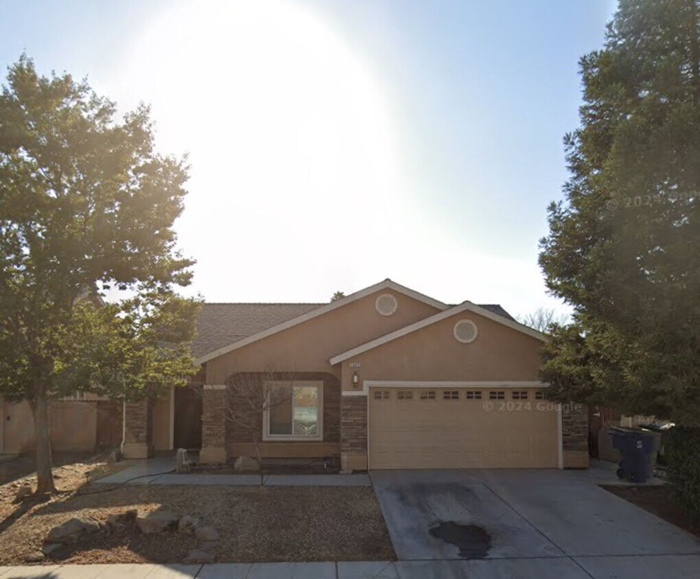 Foto principal - Madera Home 3 bedroom/2 bath in New Parkwood