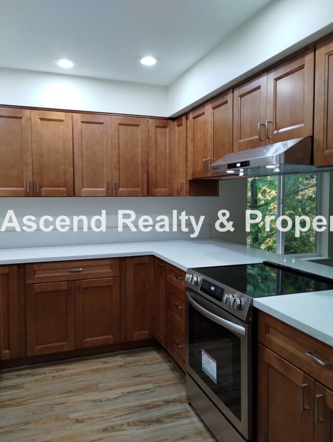 Foto del edificio - Price Reduced! Beautifully Updated 2 Level...