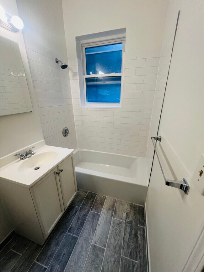 Building Photo - 111 Norway St