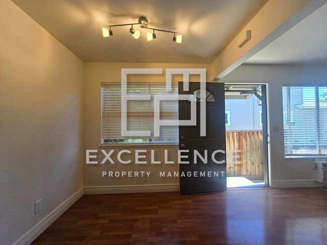 Building Photo - 2/1.5 Condo in 4plex, Granite Counters, LVT, 1 Car Garage, Community Pool and Laundry