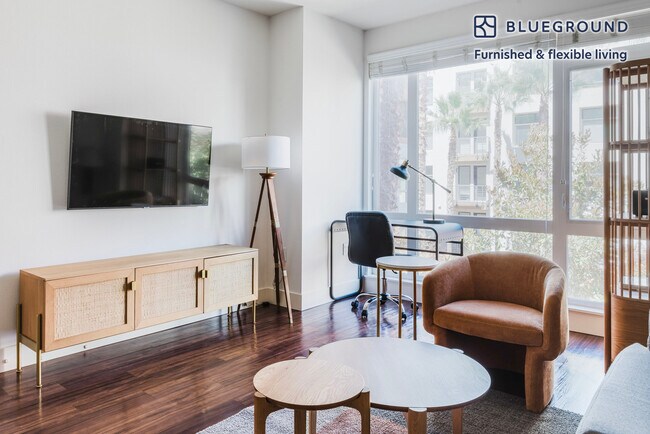 Building Photo - 99 Vista Montaña