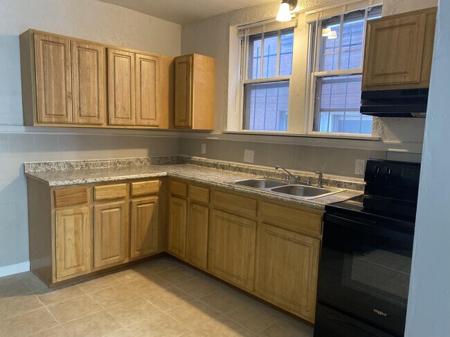Building Photo - 4640 Anderson Ave