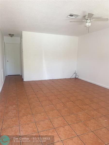 Foto del edificio - 2647 NW 20th St