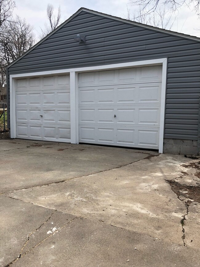 Building Photo - 1830 S Cotner Blvd