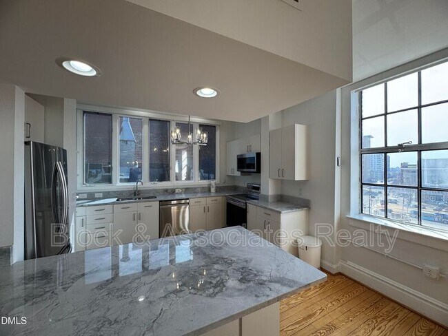 Building Photo - 109 W Main St