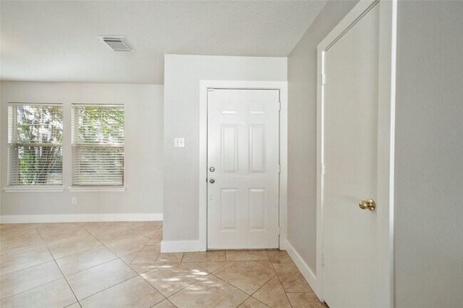 Building Photo - 26852 Wellington Ct