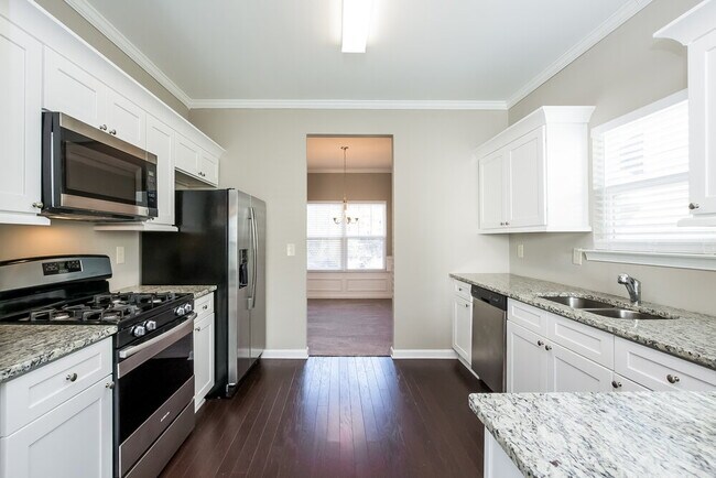 Building Photo - 302 Crescent Woode Dr