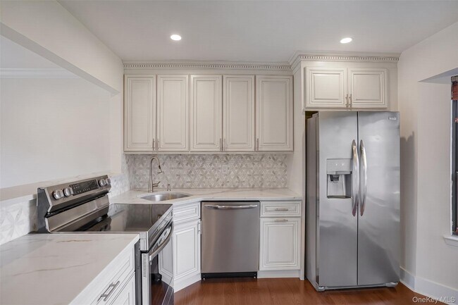 Foto del edificio - 85 Rhett Dr