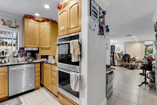 Building Photo - 7890 Lago Del Mar Dr