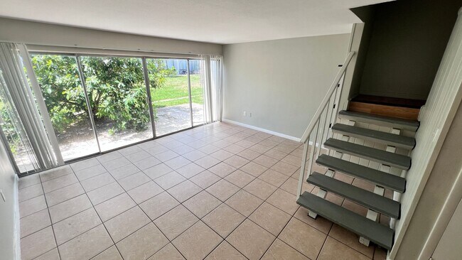 Building Photo - "Second Month of Rent FREE" Charming 2 Bed...