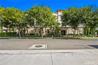 Building Photo - 524 S Anaheim Blvd