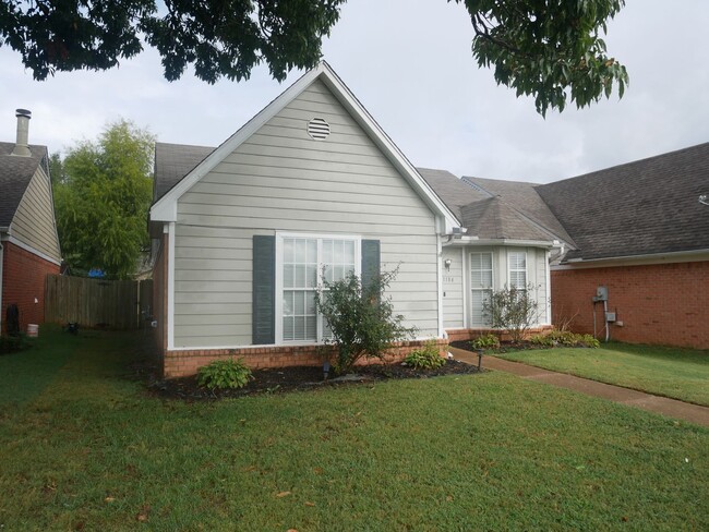 Building Photo - 1184 W E Ross Pkwy
