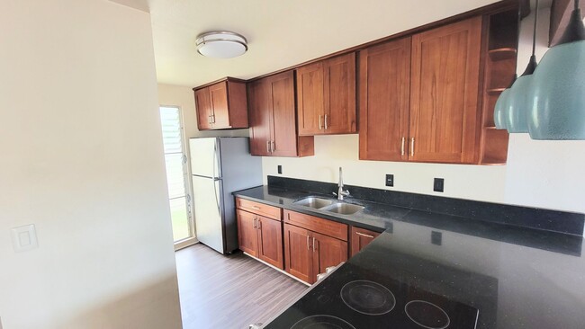 Building Photo - PALEHUA GARDENS - Upgraded 3 Bedroom Townhome