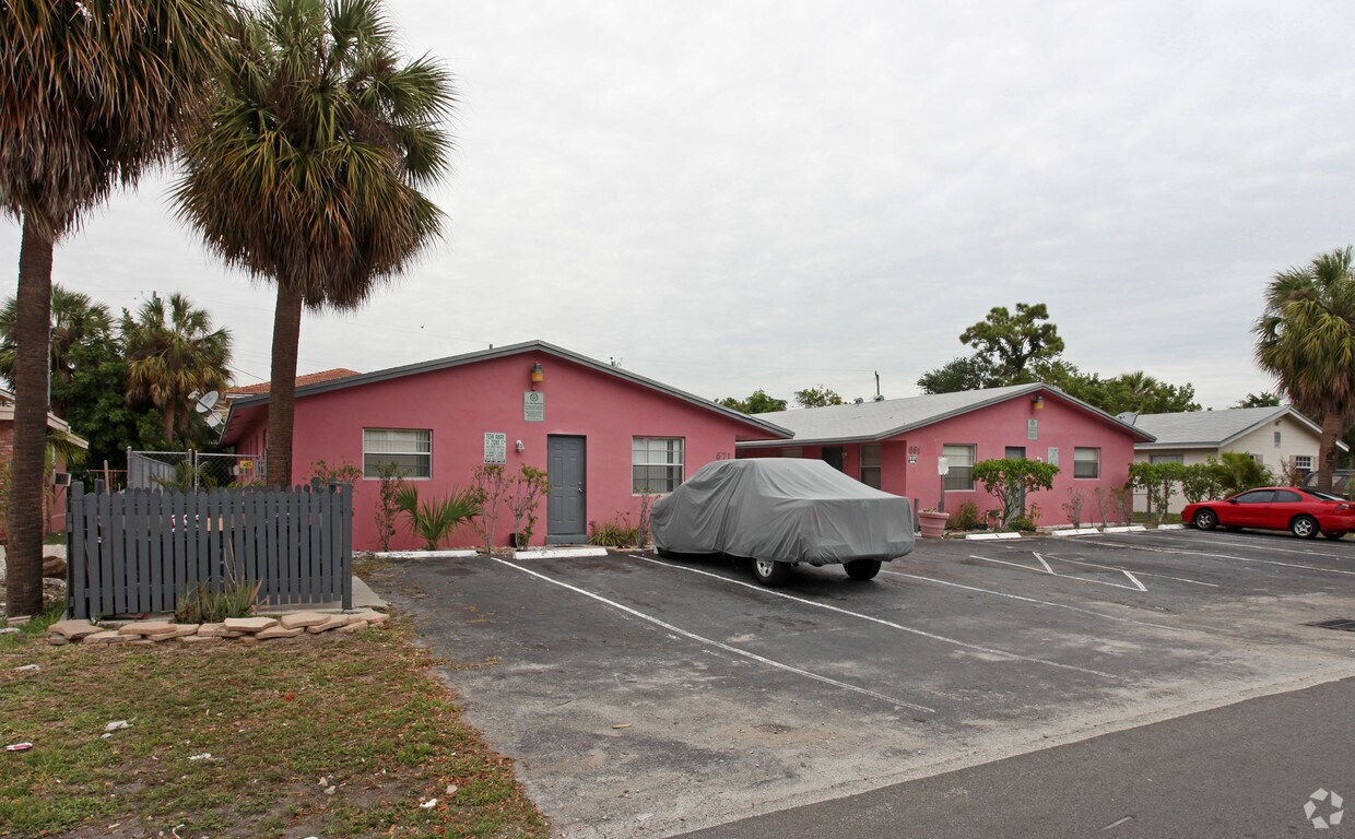 Foto del edificio - 661-671 SW 7th St